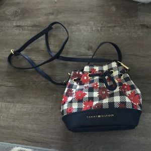 tommy hilfiger purse.